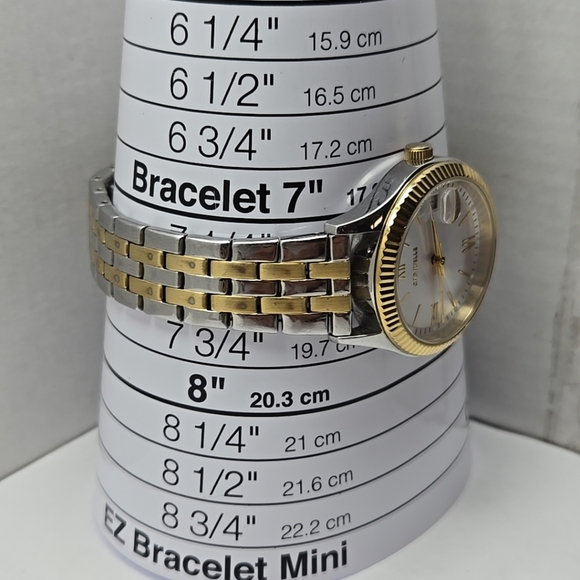 Caravelle By Bulova Womens Gold Silver Two Tone Date Watch 45M112 New Battery - Picture 6 of 9